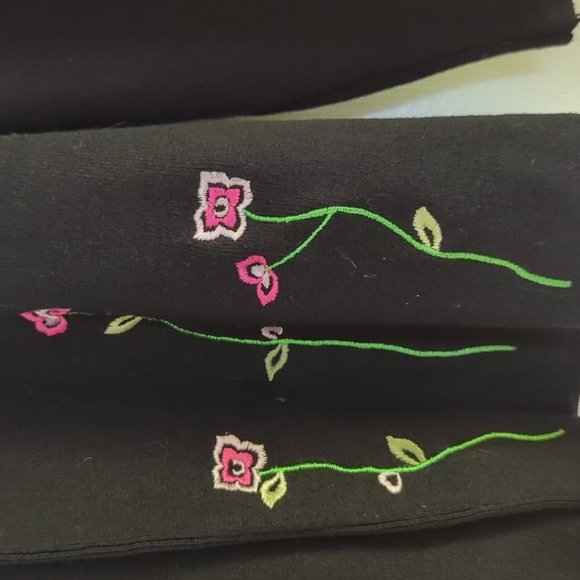 Feminine and Elegant: Vintage Silk Flower Embroidery Black Cardigan - Picture 3 of 6